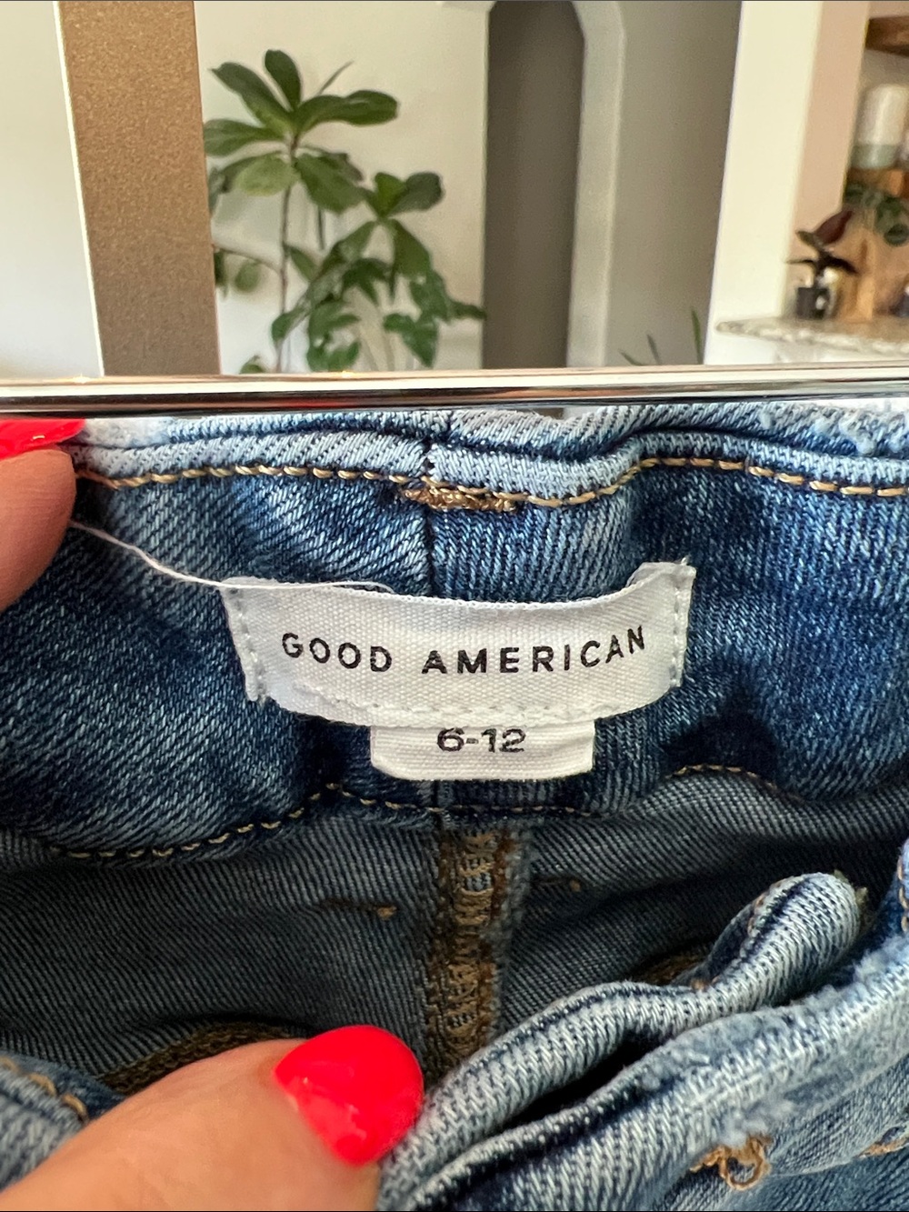 Good American Always Fit Slim Straight Jeans in Medium Blue 6-12 - Picture 2 of 4